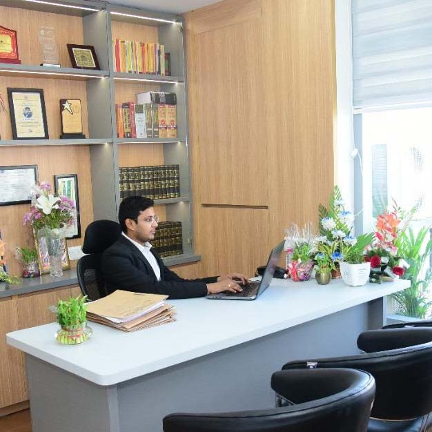 Services - Lawyers / Advocates